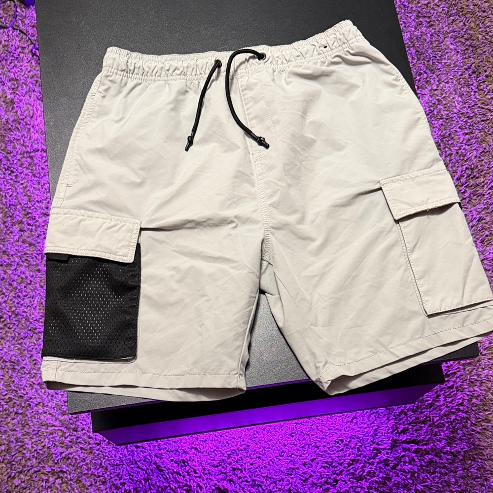 Men's Gray Cargo Shorts with Black Pocket